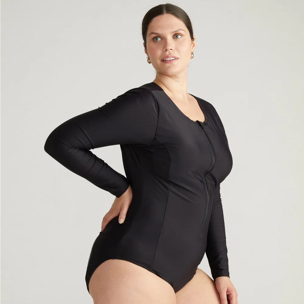 NWT Universal Standard Long-sleeved swim suit - M (18/20)